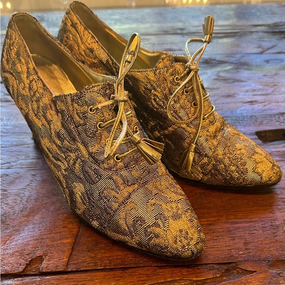 VINTAGE CHANEL gold shoes - Picture 1 of 8